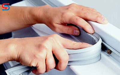 تمیز کردن واشرهای درب یخچال فروشگاهی | سرویس یخچال فروشگاهی